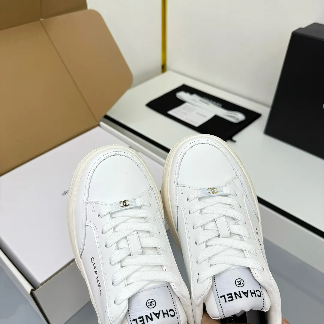 👟👟Ex-factory price 620👟👟 Chanel bread shoes ~ original calfskin panda shoes Chanel 25C latest hot style panda black and white sports shoes casual sneakers Xiaoxiang hot item classic black and white panda color coco girls must pay Fabric: original custom mixed sheepskin lining: original imported breathable mesh lining outsole: Original molded rubber + TPU combination Size: Women's 35-41